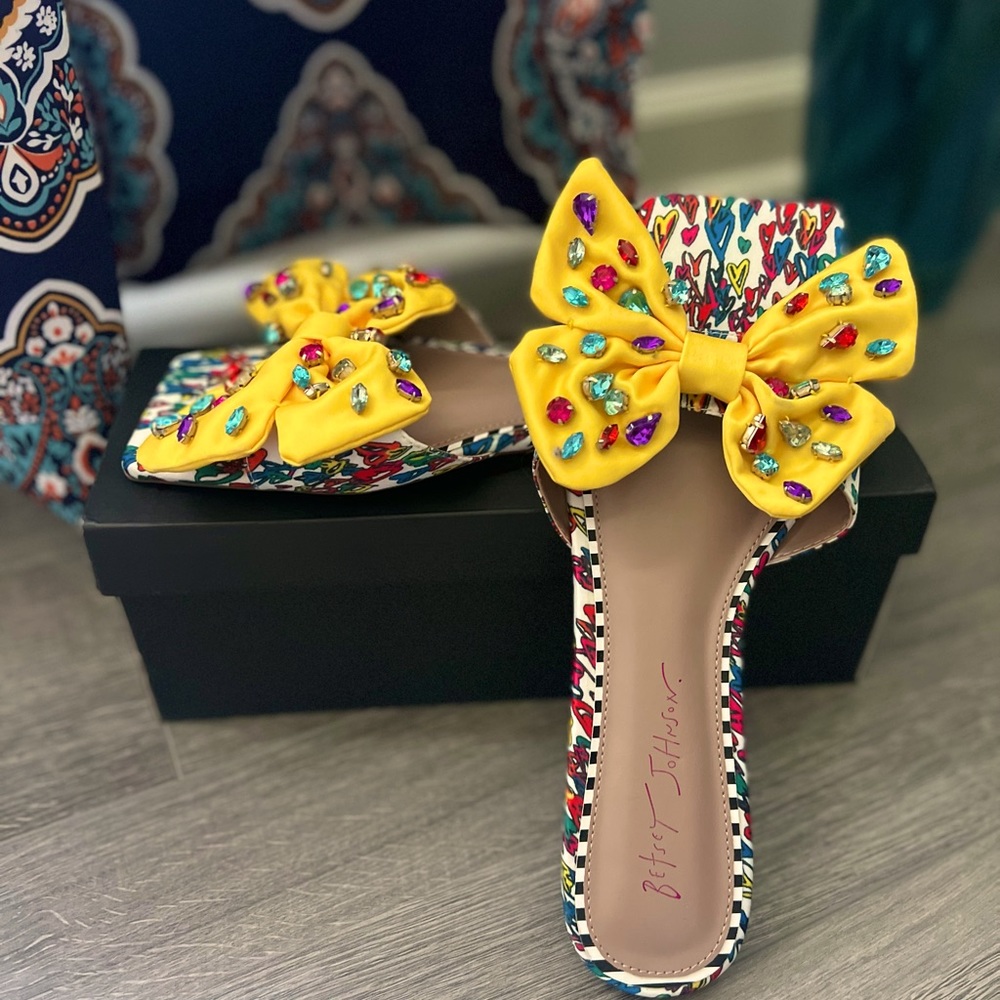 Betsey Johnson Daisy Sandal